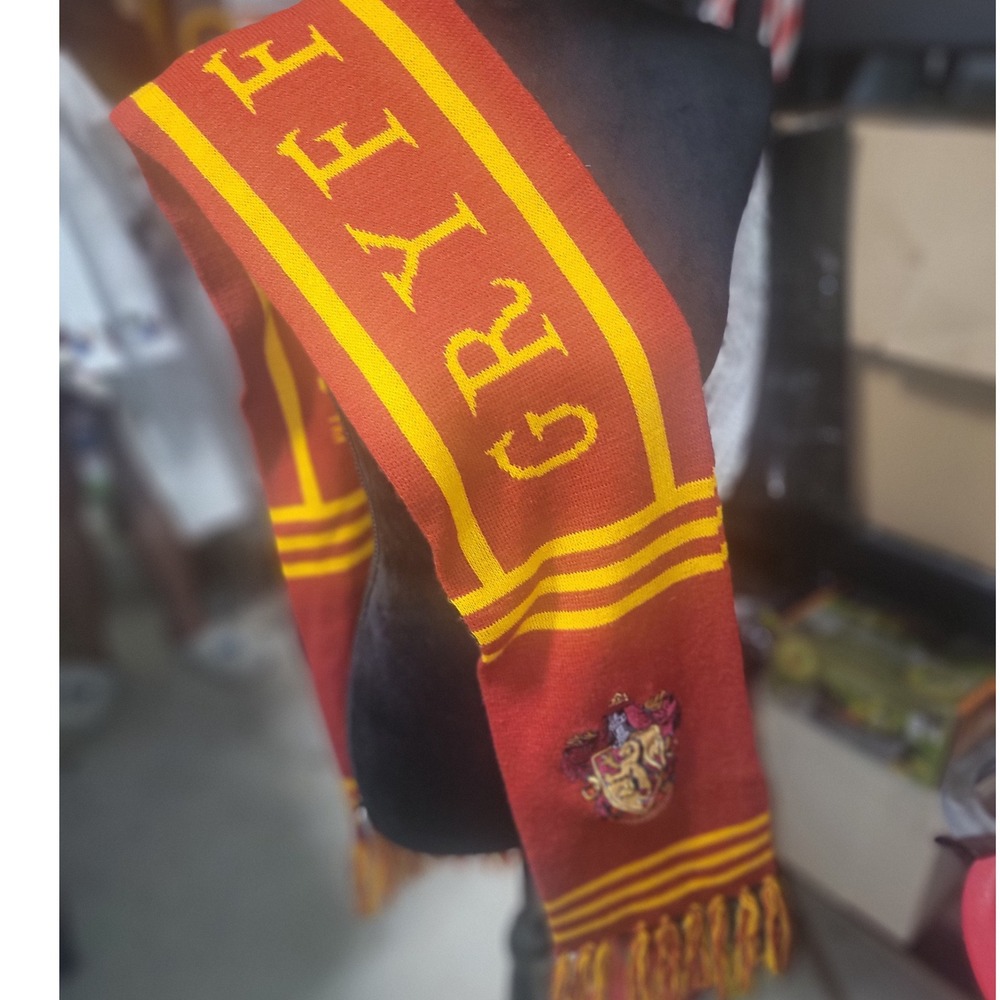 Harry Potter Gryffindor Scarf Universal‎ Orlando Wizarding World Red Gold Knit